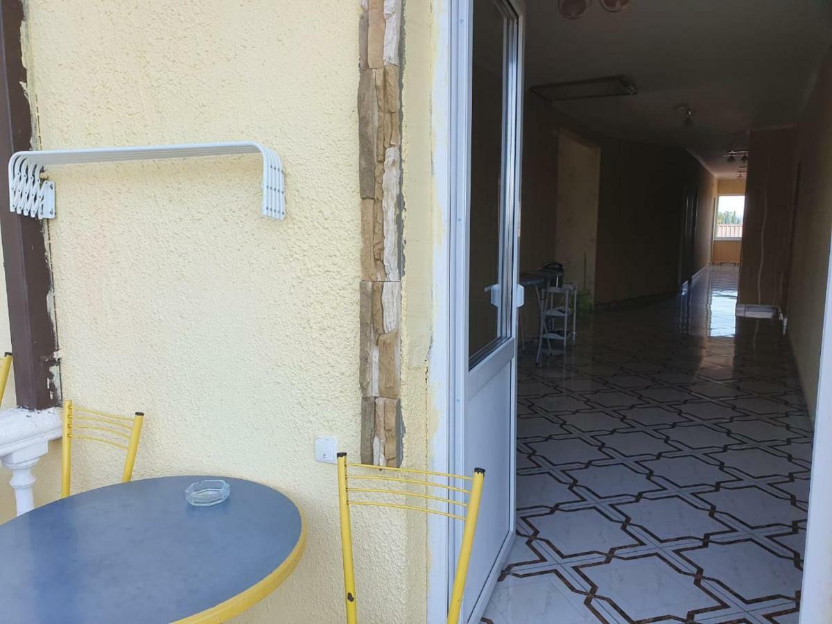 Hôtel Ахра à Gagra Extérieur photo
